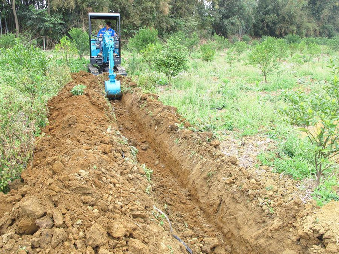 小型挖掘機土方作業